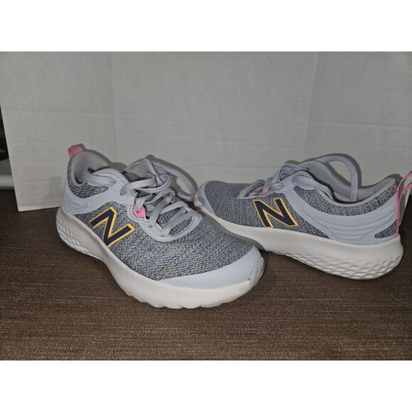 New Balance Womens Fresh Foam Roav V2 WROAVLG2 Gray Running Shoes Sneakers 6.5 B - Picture 2 of 8